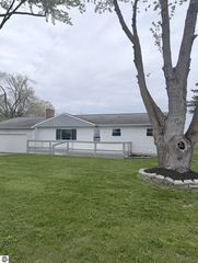 965 E Remus Road, Mt Pleasant, MI 48858
