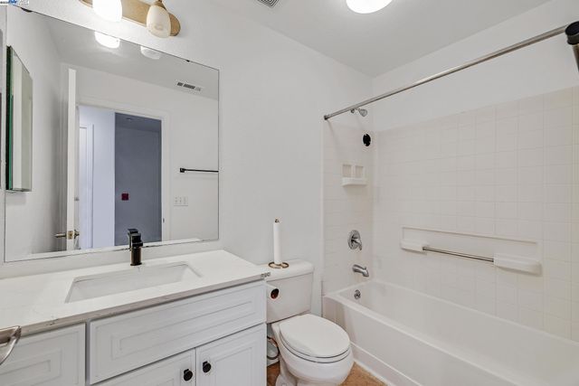 1594 Tucker St 56, Oakland, CA 94603
