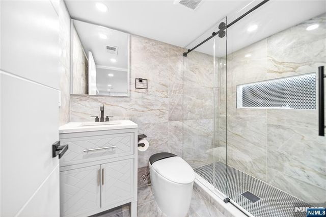 110 Central Avenue, Rochelle Park, NJ 07662