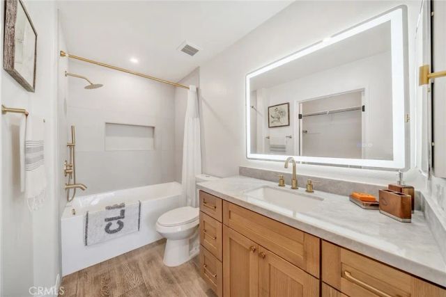 2960 Champion 904, Tustin, CA 92782