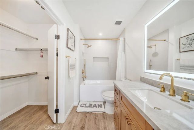 2960 Champion 904, Tustin, CA 92782