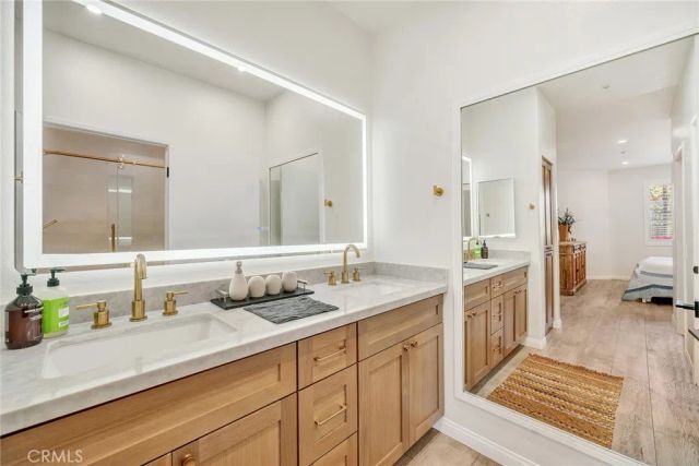 2960 Champion 904, Tustin, CA 92782