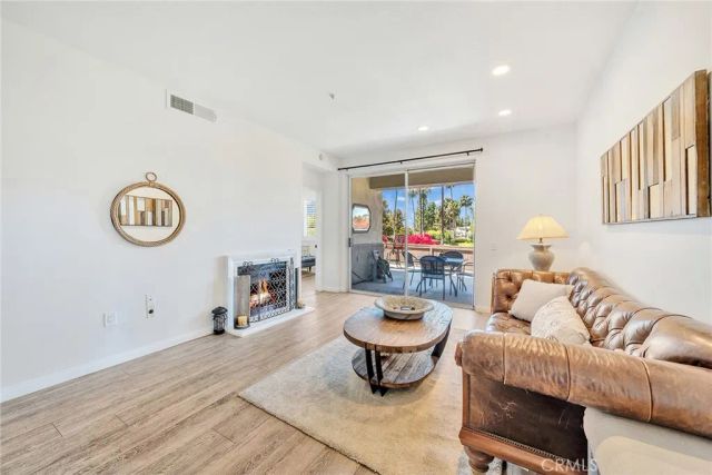 2960 Champion 904, Tustin, CA 92782
