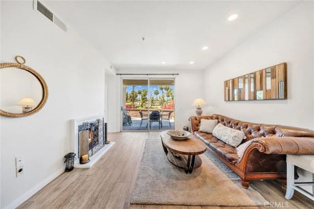 2960 Champion 904, Tustin, CA 92782