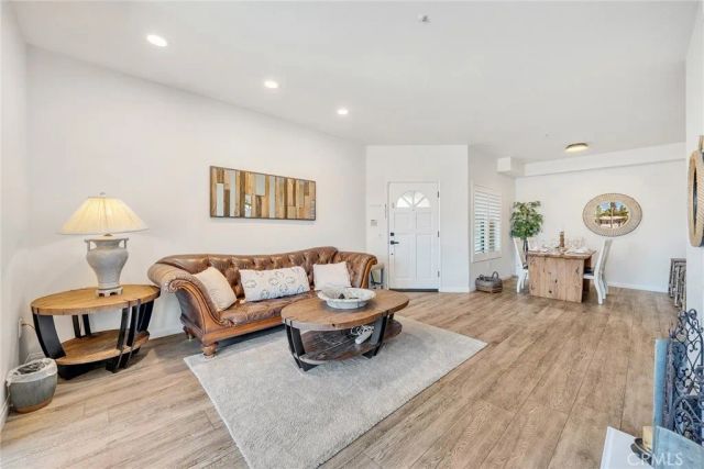 2960 Champion 904, Tustin, CA 92782