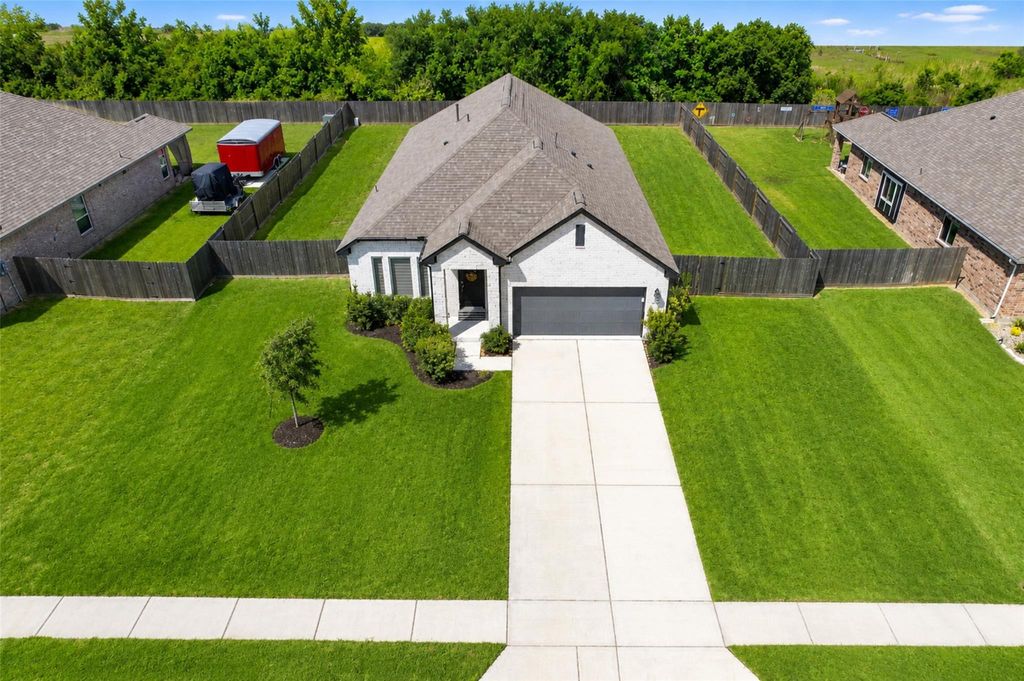 11206 Youngquist Drive, Mont Belvieu, TX 77535