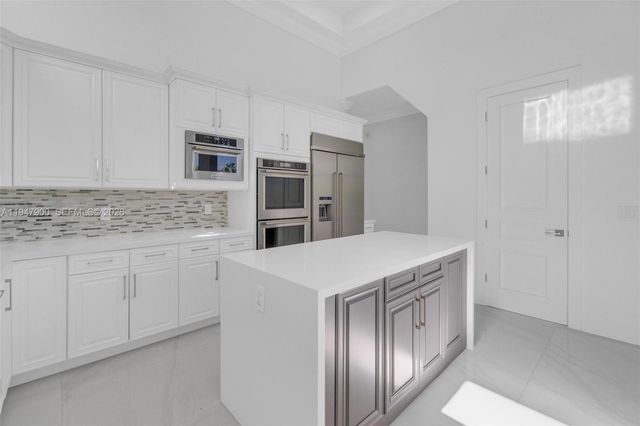 15040 SW 16th St, Davie, FL 33326