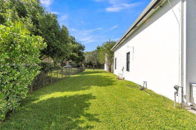 15040 SW 16th St, Davie, FL 33326