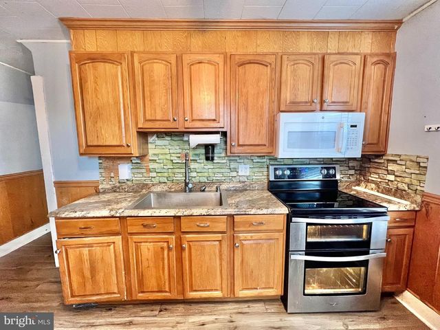 218 W FRANKLIN ST, Womelsdorf, PA 19567