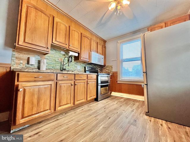 218 W FRANKLIN ST, Womelsdorf, PA 19567