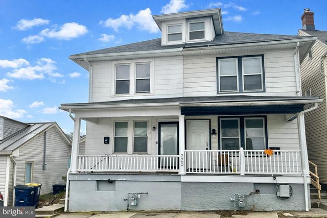 218 W FRANKLIN ST, Womelsdorf, PA 19567