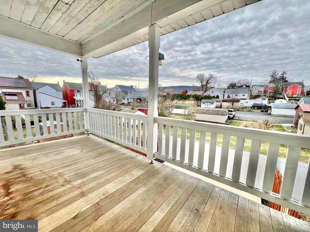 218 W FRANKLIN ST, Womelsdorf, PA 19567