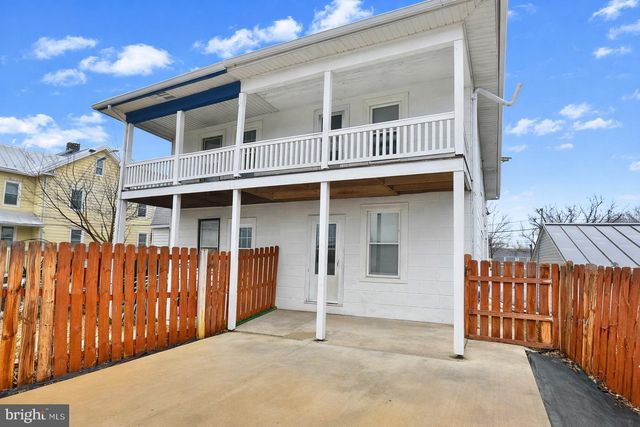 218 W FRANKLIN ST, Womelsdorf, PA 19567