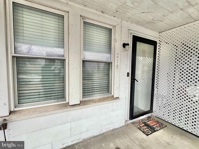 218 W FRANKLIN ST, Womelsdorf, PA 19567