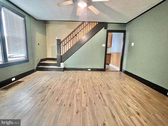 218 W FRANKLIN ST, Womelsdorf, PA 19567