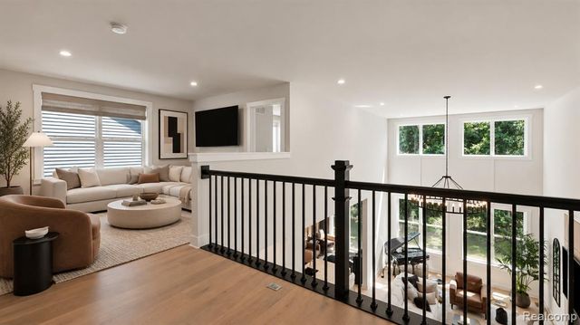 7679 Larchwood Drive, West Bloomfield, MI 48322