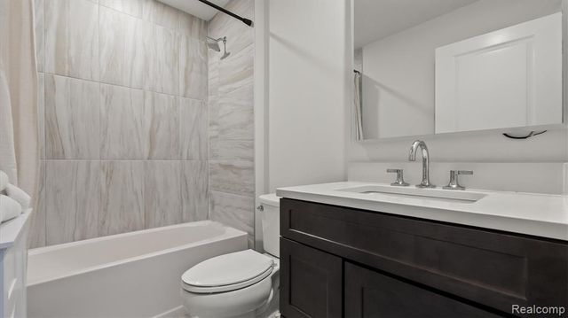 7679 Larchwood Drive, West Bloomfield, MI 48322