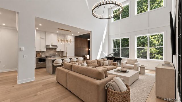 7679 Larchwood Drive, West Bloomfield, MI 48322