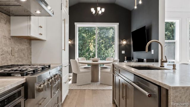 7679 Larchwood Drive, West Bloomfield, MI 48322