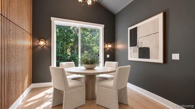 7679 Larchwood Drive, West Bloomfield, MI 48322