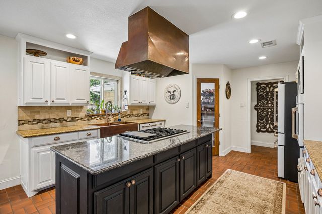 2301 Hill N Dale Drive, Irving, TX 75038