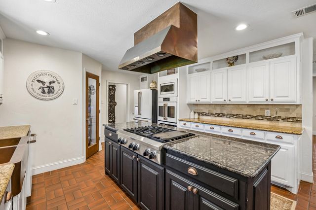 2301 Hill N Dale Drive, Irving, TX 75038