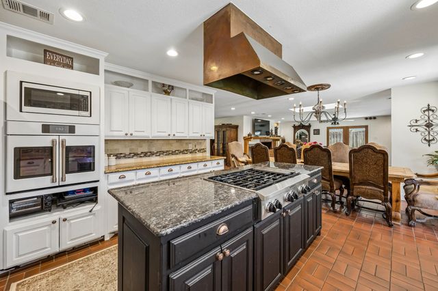 2301 Hill N Dale Drive, Irving, TX 75038
