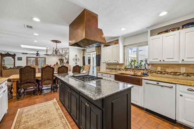 2301 Hill N Dale Drive, Irving, TX 75038