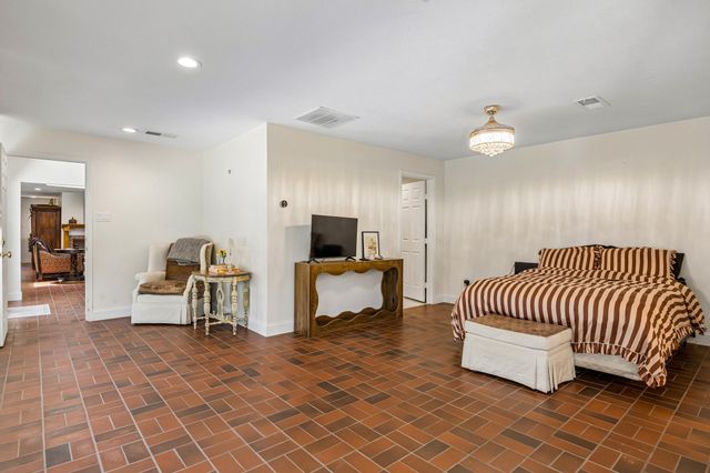 2301 Hill N Dale Drive, Irving, TX 75038