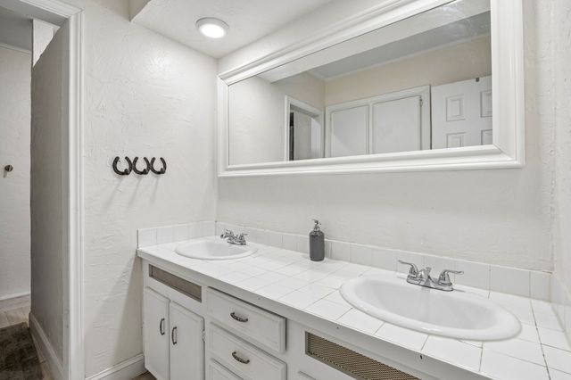 2301 Hill N Dale Drive, Irving, TX 75038