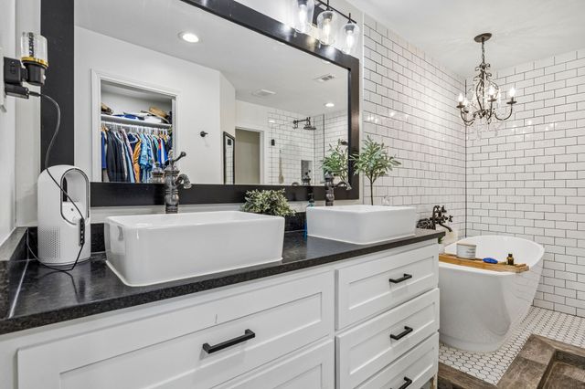2301 Hill N Dale Drive, Irving, TX 75038