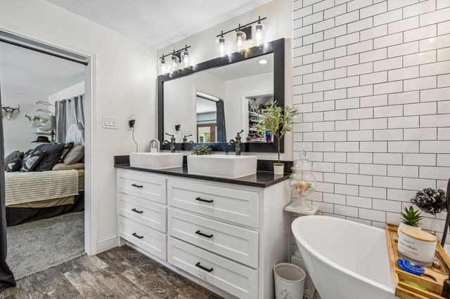 2301 Hill N Dale Drive, Irving, TX 75038