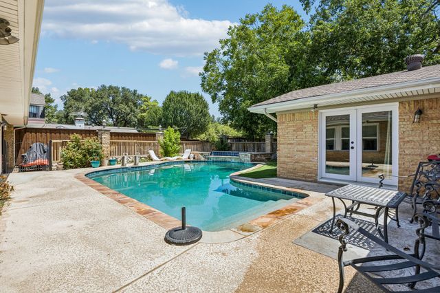 2301 Hill N Dale Drive, Irving, TX 75038
