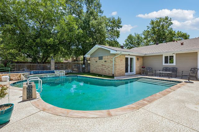 2301 Hill N Dale Drive, Irving, TX 75038