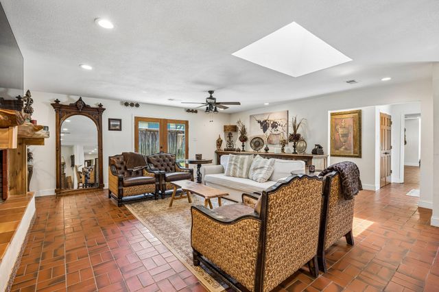 2301 Hill N Dale Drive, Irving, TX 75038