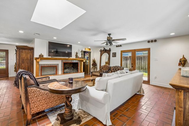 2301 Hill N Dale Drive, Irving, TX 75038