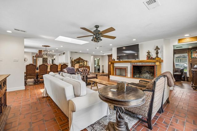 2301 Hill N Dale Drive, Irving, TX 75038