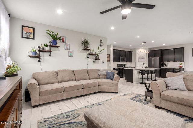 17652 W STRAIGHT ARROW Lane, Surprise, AZ 85387