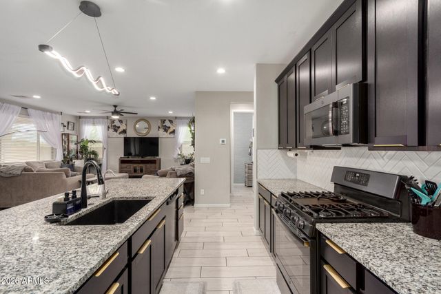 17652 W STRAIGHT ARROW Lane, Surprise, AZ 85387