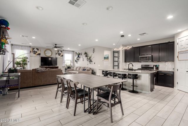 17652 W STRAIGHT ARROW Lane, Surprise, AZ 85387