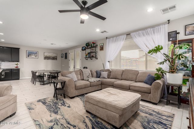 17652 W STRAIGHT ARROW Lane, Surprise, AZ 85387