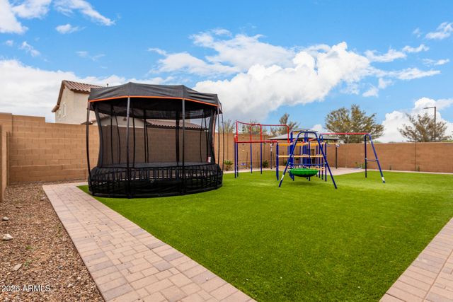 17652 W STRAIGHT ARROW Lane, Surprise, AZ 85387