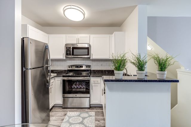 406 Mozart Court 406, Wheaton, IL 60189