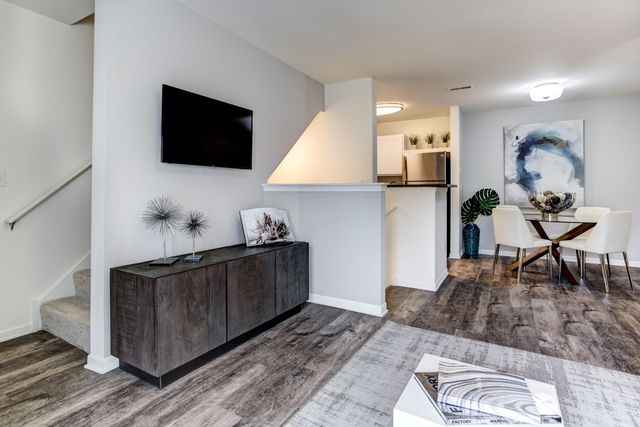 406 Mozart Court 406, Wheaton, IL 60189