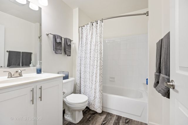 406 Mozart Court 406, Wheaton, IL 60189