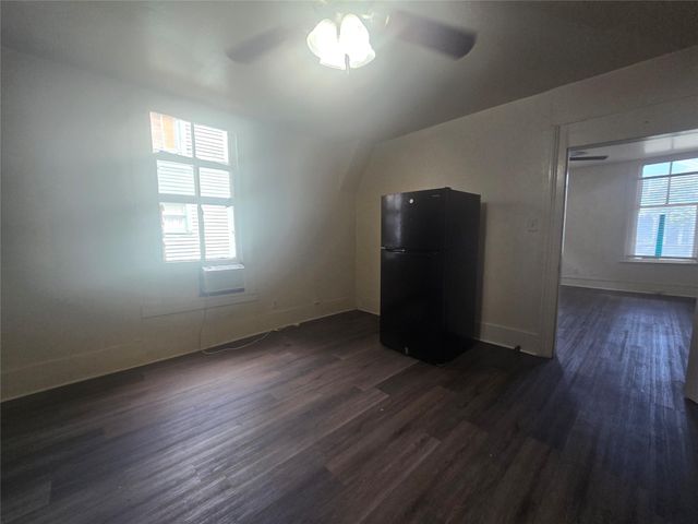 1910 Ursuline 2, Galveston, TX 77550