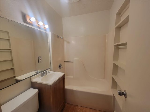 1910 Ursuline 2, Galveston, TX 77550