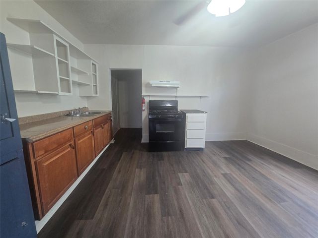 1910 Ursuline 2, Galveston, TX 77550