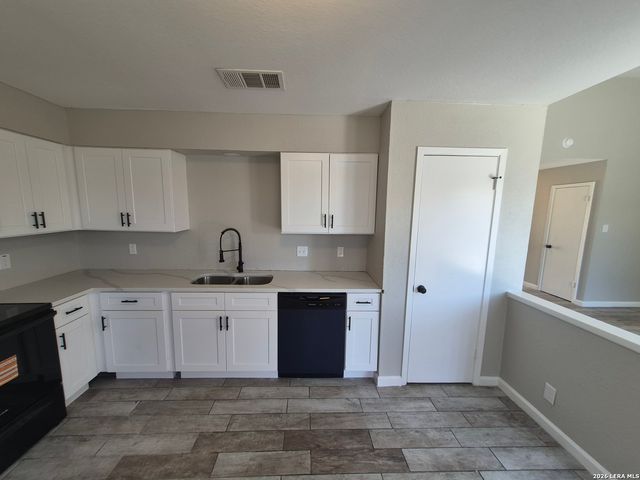 6522 RIDGE WILLOW DR, San Antonio, TX 78233