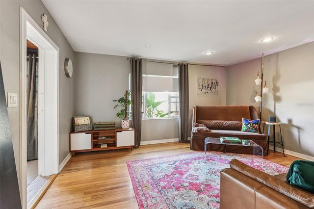 4216 W EUCLID AVENUE, Tampa, FL 33629